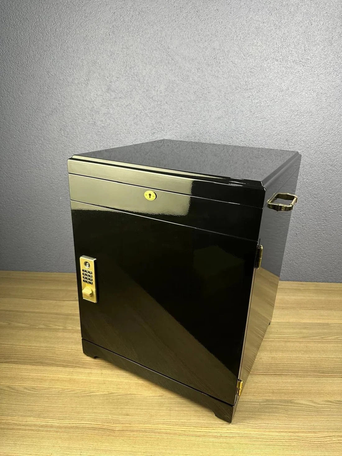 VIP Lockable Tasbih Display Cabinet – Stores up to 100 Beads